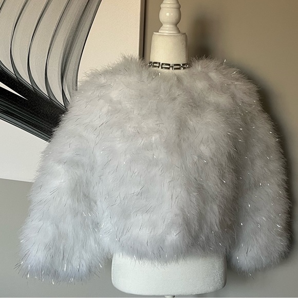 NWT Jocelyn Fifi white turkey feather bolero with delicate silver threads - Picture 9 of 13